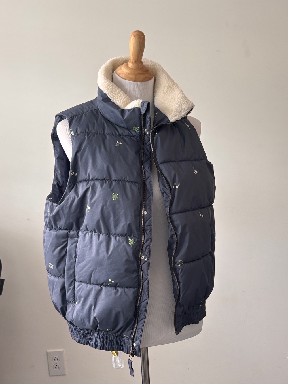 Universal Thread Floral Puffer Vest with Sherpa Collar - Unbranded